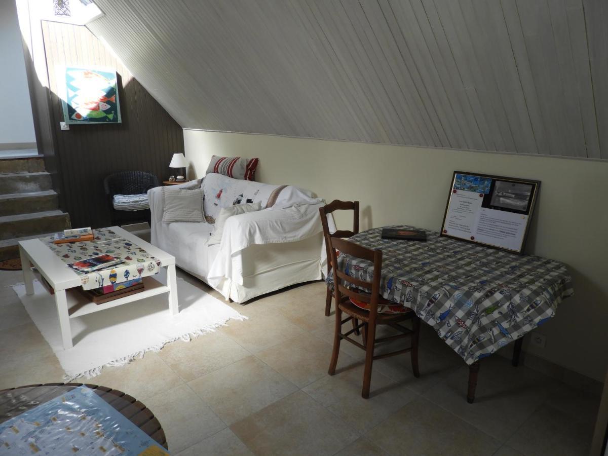 Les Volets Bleus Bed & Breakfast Saint-Guénolé Eksteriør bilde