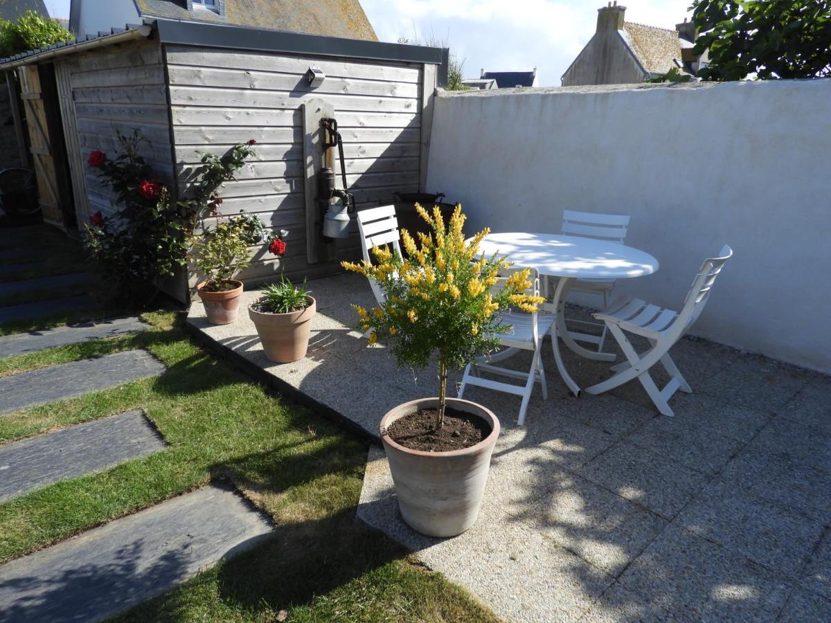 Les Volets Bleus Bed & Breakfast Saint-Guénolé Eksteriør bilde