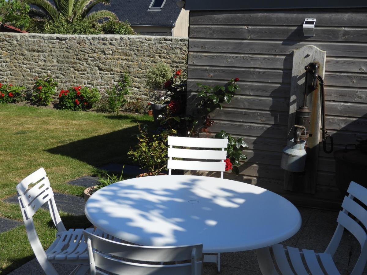 Les Volets Bleus Bed & Breakfast Saint-Guénolé Eksteriør bilde
